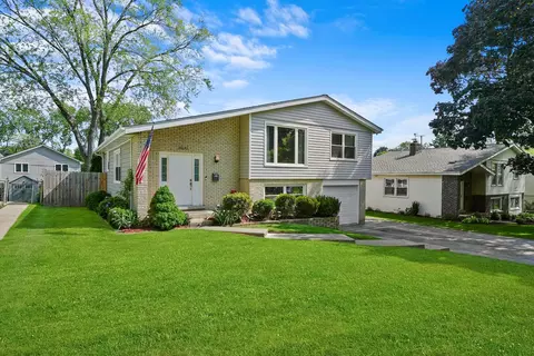Exterior - 3800 Holly Ln, Rolling Meadows, IL 60008 photo 4 of 9