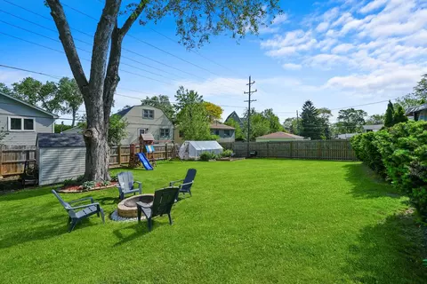 Exterior - 3800 Holly Ln, Rolling Meadows, IL 60008 photo 8 of 9