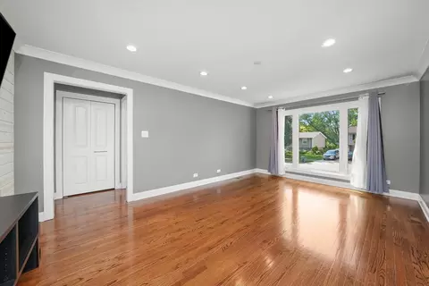 Living - 3800 Holly Ln, Rolling Meadows, IL 60008 photo 3 of 4