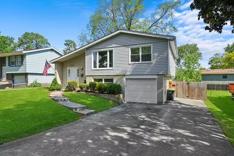 Exterior - 3800 Holly Ln, Rolling Meadows, IL 60008 photo 3 of 9
