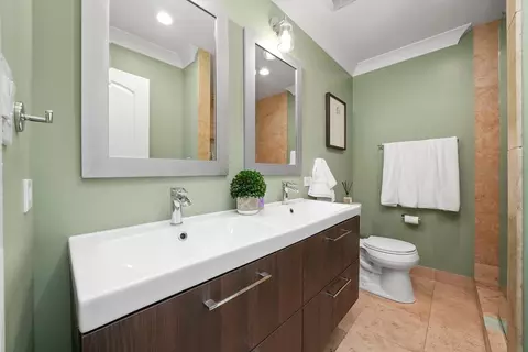 Bath - 3800 Holly Ln, Rolling Meadows, IL 60008 photo 1 of 3
