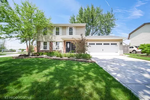 8204 W Evergreen Dr, Frankfort, IL 60423