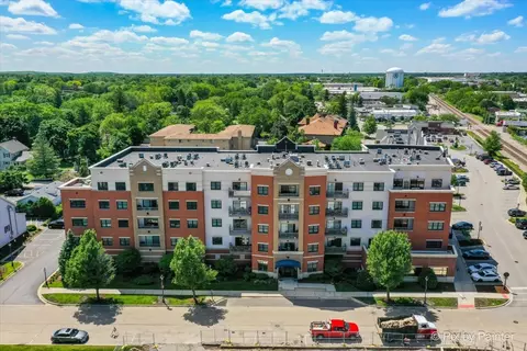 14 S Prospect St #302, Roselle, IL 60172