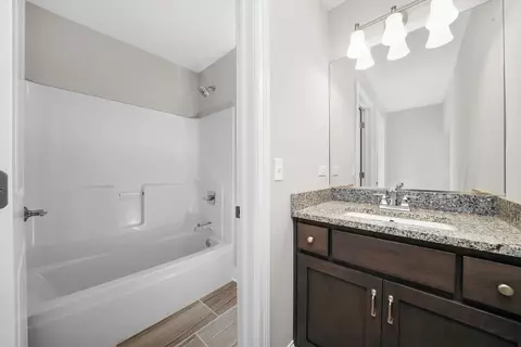 Bath - 12154 S Sinclair Dr, Plainfield, IL 60585 photo 2 of 11