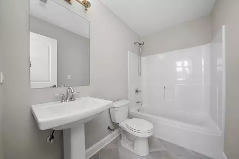 Bath - 12154 S Sinclair Dr, Plainfield, IL 60585 photo 4 of 11