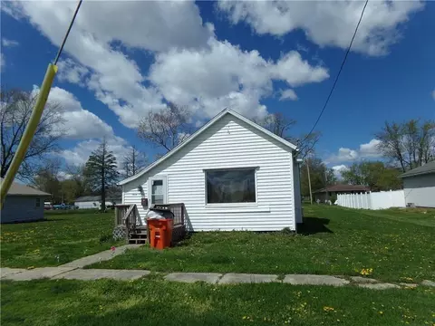 706 Ohio Ave, Windsor, IL 61957