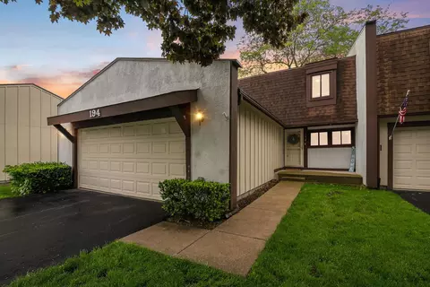 194 Cascade Dr, Indian Head Park, IL 60525