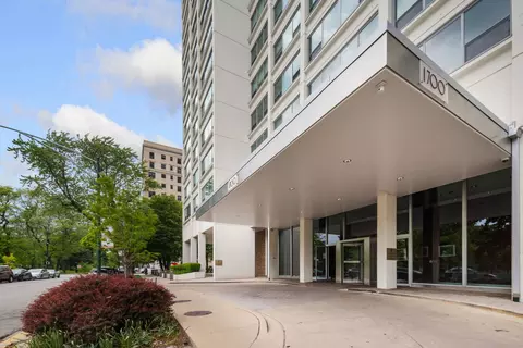 1700 E 56th St #601, Chicago, IL 60637