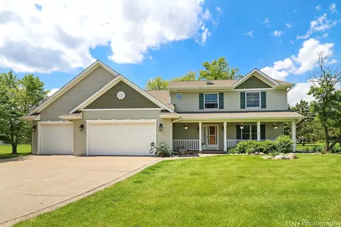 10111 Fox Bluff Ln, Spring Grove, IL 60081