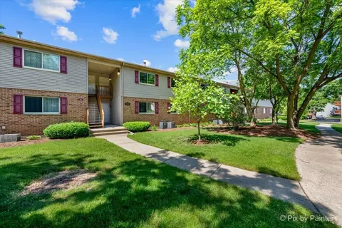 295 Woodridge Cir #G, South Elgin, IL 60177