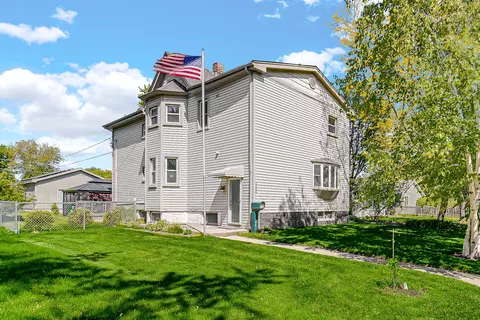 2704 Edina Blvd, Zion, IL 60099