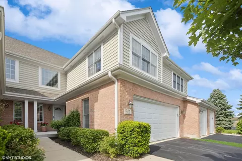 321 Turnberry Ln, Glen Ellyn, IL 60137
