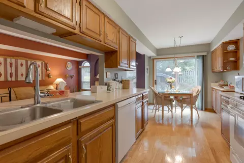4786 Amber Cir, Hoffman Estates, IL 60192 photo 8
