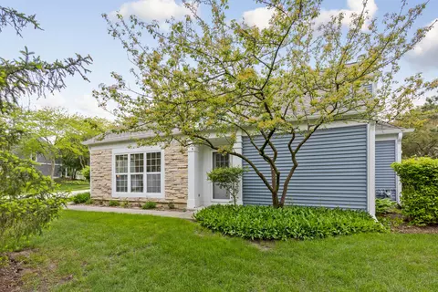 4786 Amber Cir, Hoffman Estates, IL 60192 photo 2