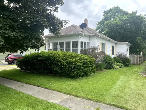 313 W Delaware St, Dwight, IL 60420