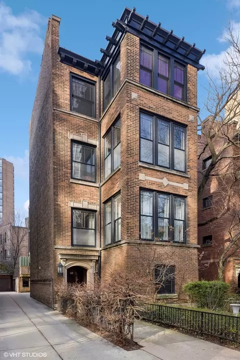 639 W Sheridan Rd #1, Chicago, IL 60613