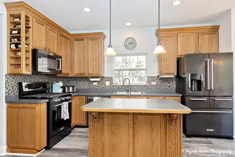 223 Edgewater Dr, Bartlett, IL 60103 photo 3