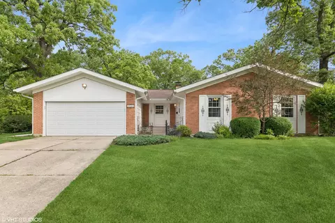 4724 Cumberland Cir, Mchenry, IL 60050