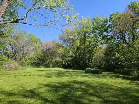 Exterior - 1335 Long St, Dixon, IL 61021 photo 9 of 11