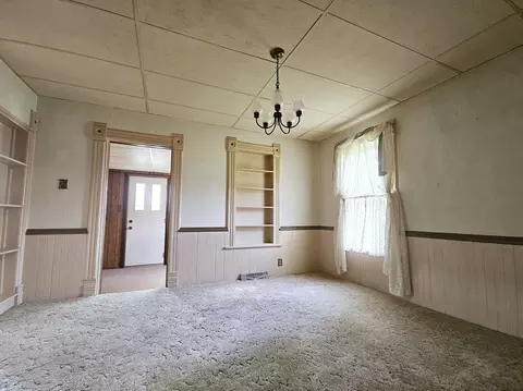 Living - 1335 Long St, Dixon, IL 61021 photo 5 of 7