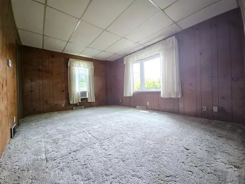 Living - 1335 Long St, Dixon, IL 61021 photo 6 of 7
