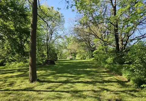 Exterior - 1335 Long St, Dixon, IL 61021 photo 10 of 11