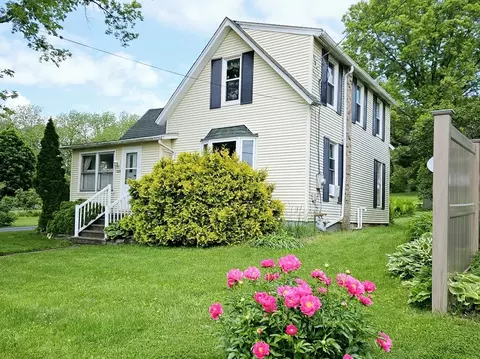 1335 Long St, Dixon, IL 61021