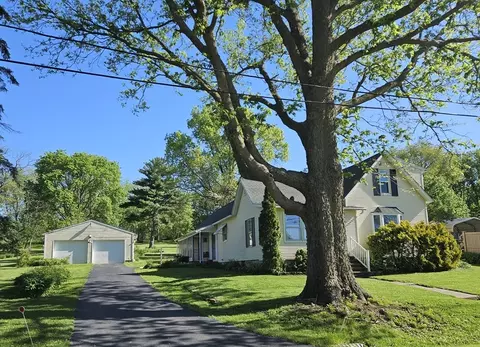 Exterior - 1335 Long St, Dixon, IL 61021 photo 2 of 11