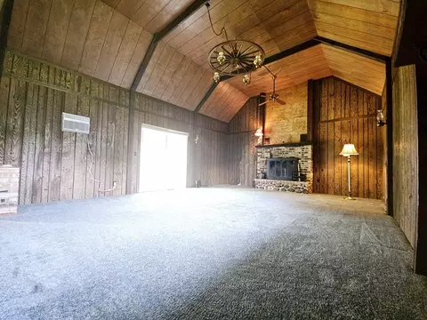 Living - 1335 Long St, Dixon, IL 61021 photo 3 of 7