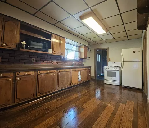 Kitchen - 1335 Long St, Dixon, IL 61021 photo 1 of 3