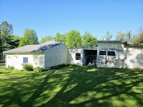 Exterior - 1335 Long St, Dixon, IL 61021 photo 6 of 11