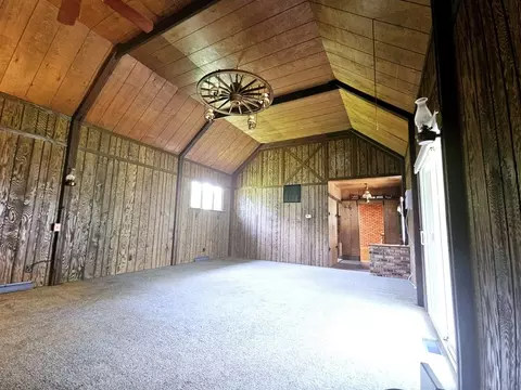 Living - 1335 Long St, Dixon, IL 61021 photo 4 of 7