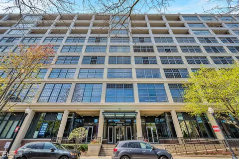 900 N Kingsbury St #738, Chicago, IL 60610
