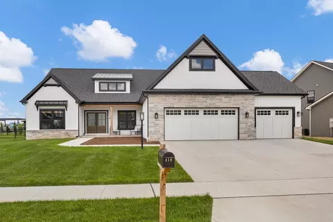 410 Lake Falls Blvd, Savoy, IL 61874