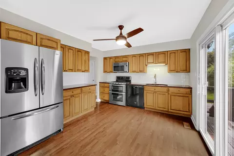 1140 Essel Ct, Wheaton, IL 60189 photo 6