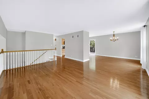 1140 Essel Ct, Wheaton, IL 60189 photo 4