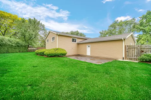 1140 Essel Ct, Wheaton, IL 60189 photo 21