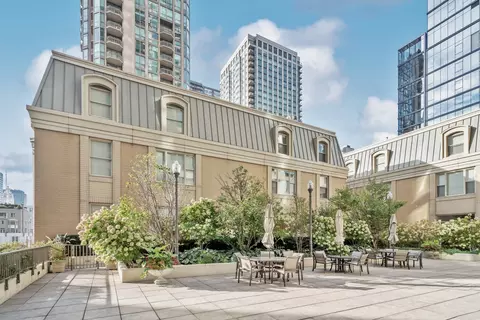 25 E Superior St #11E, Chicago, IL 60611