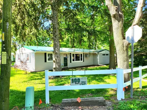 900 W Washington St, Clinton, IL 61727