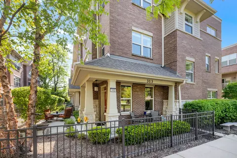 313 S Northwest Hwy #1, Park Ridge, IL 60068