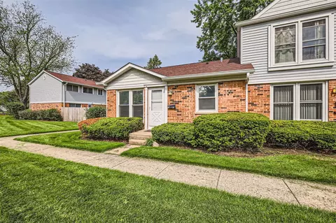 1021 Ashton Ct, Streamwood, IL 60107