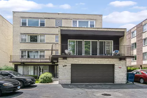 949 Pleasant St #2B, Oak Park, IL 60302