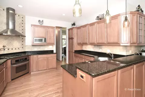 Kitchen - 3015 Albert Dr, Mchenry, IL 60050 photo 2 of 3