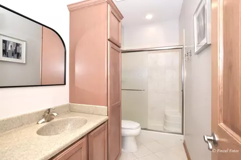 Bath - 3015 Albert Dr, Mchenry, IL 60050 photo 3 of 4