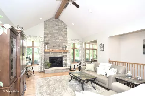 Living - 3015 Albert Dr, Mchenry, IL 60050 photo 1 of 4