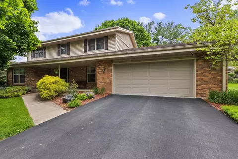 5561 Crittenden Cir, Rockford, IL 61107