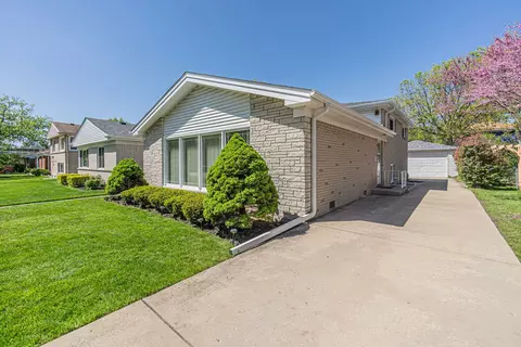 8440 Laramie Ave, Skokie, IL 60077