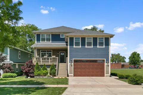 8832 Congress Park Ave, Brookfield, IL 60513