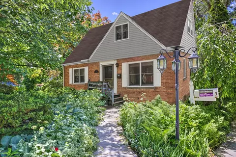 1014 Sunset Rd, Wheaton, IL 60189