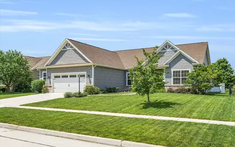 305 Independence Dr, Savoy, IL 61874